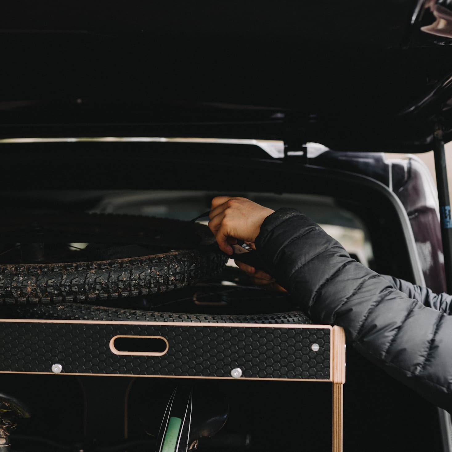 Top shelf in an Ovano bike tray being loaded with MTB parts