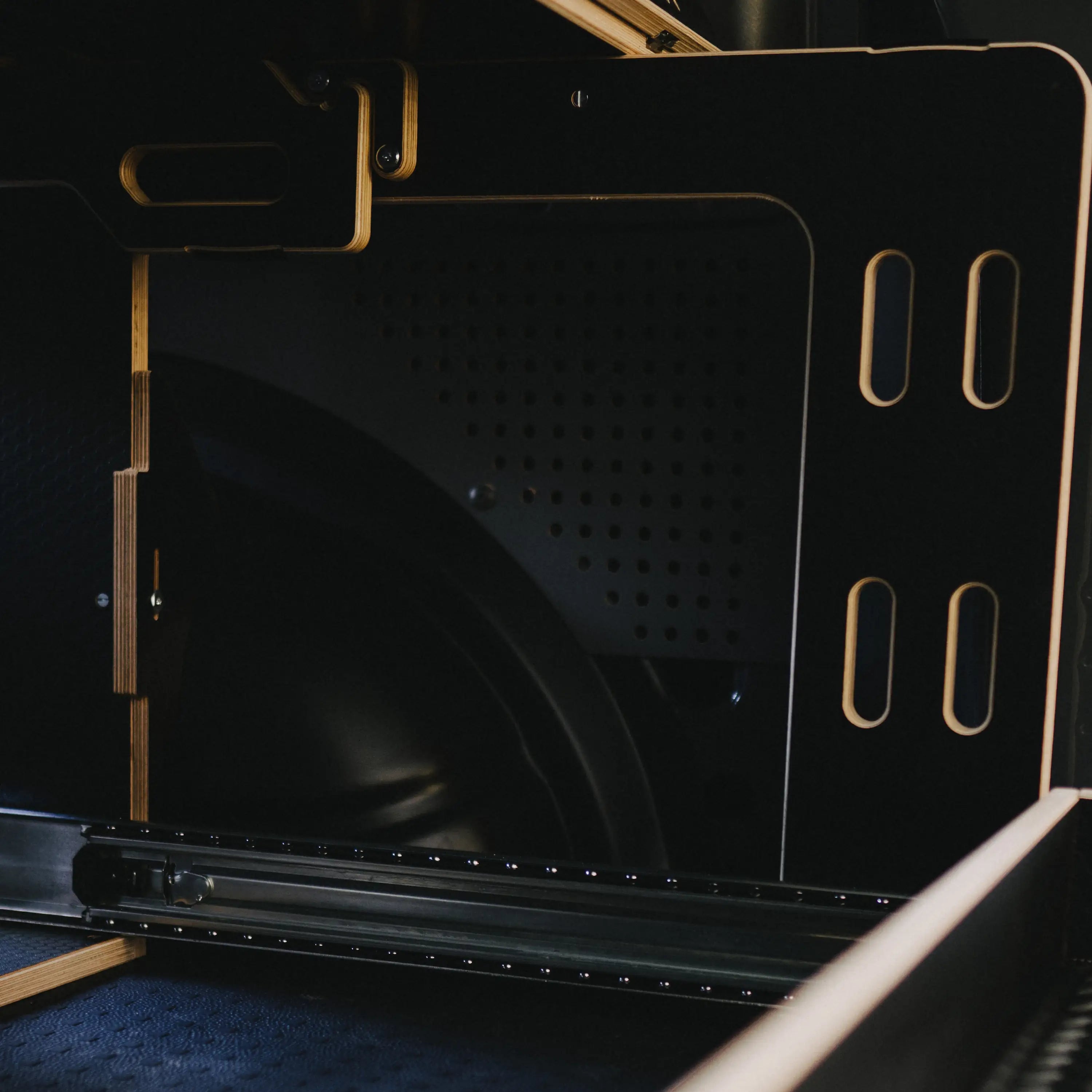 underneath an ovano switch van drawer unit showing a side support